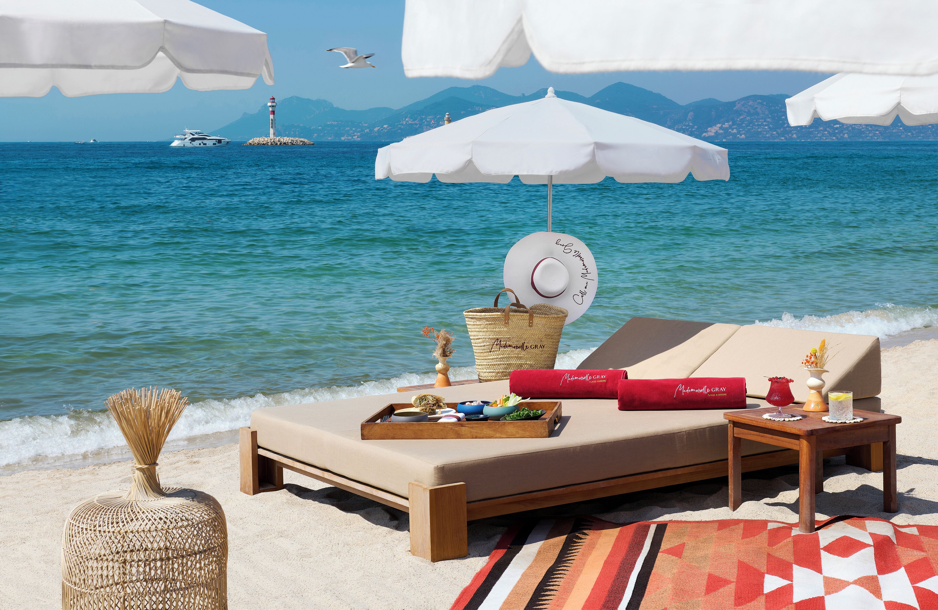 private beach nearby, snorkelling, waterskiing, beach bar