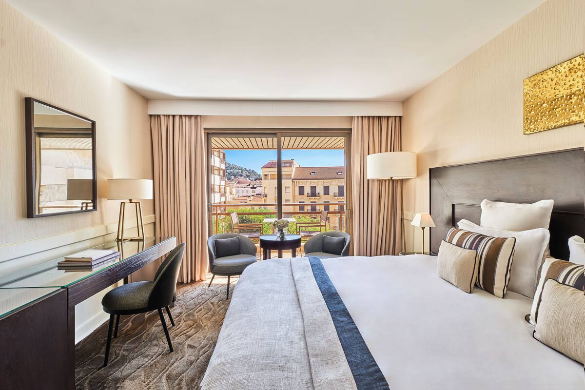 1 bedroom, premium bedding, minibar, in-room safe