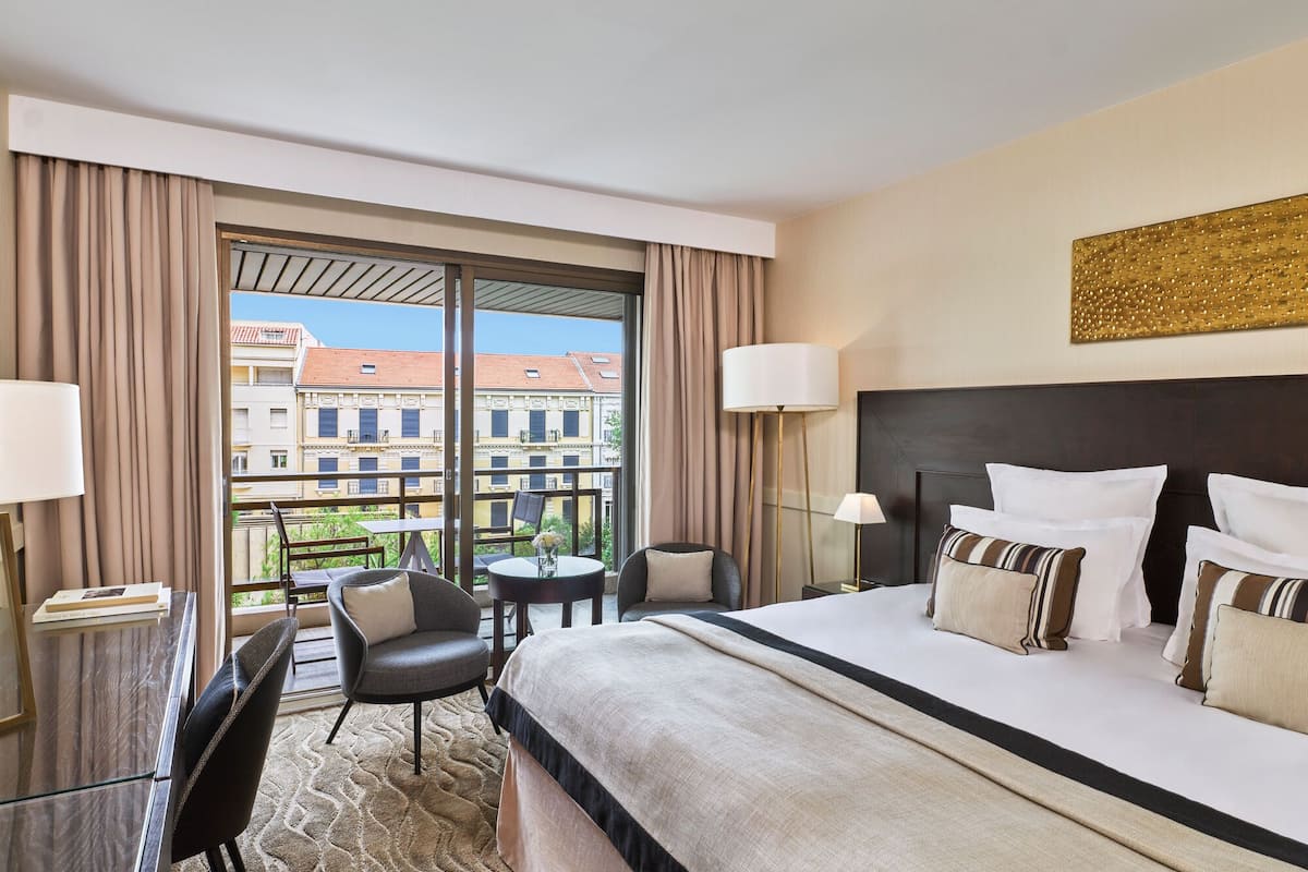 Quarto superior, terraço, vista para o jardim | 1 quarto, roupas de cama premium, frigobar, cofres nos quartos