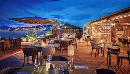 Private beach nearby, snorkeling, water skiing, beach bar. Hôtel Barrière Le Gray d'Albion