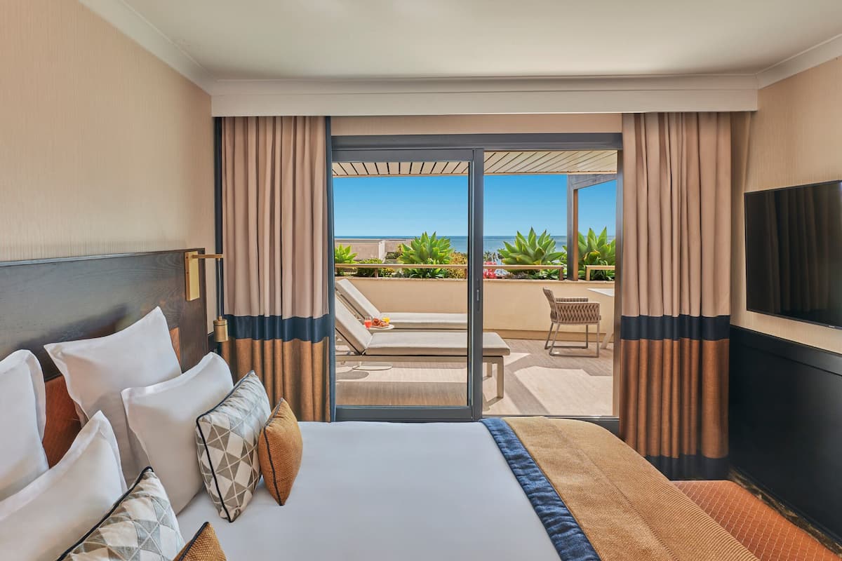 Prestige Suite, terrace, sea view | Premium bedding, minibar, in-room safe, desk