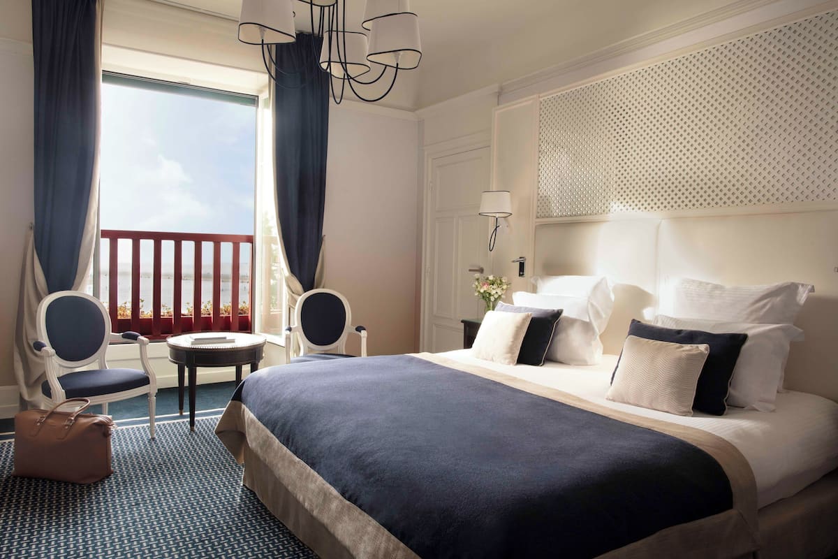 Sea Deluxe Room | Premium bedding, minibar, in-room safe, desk