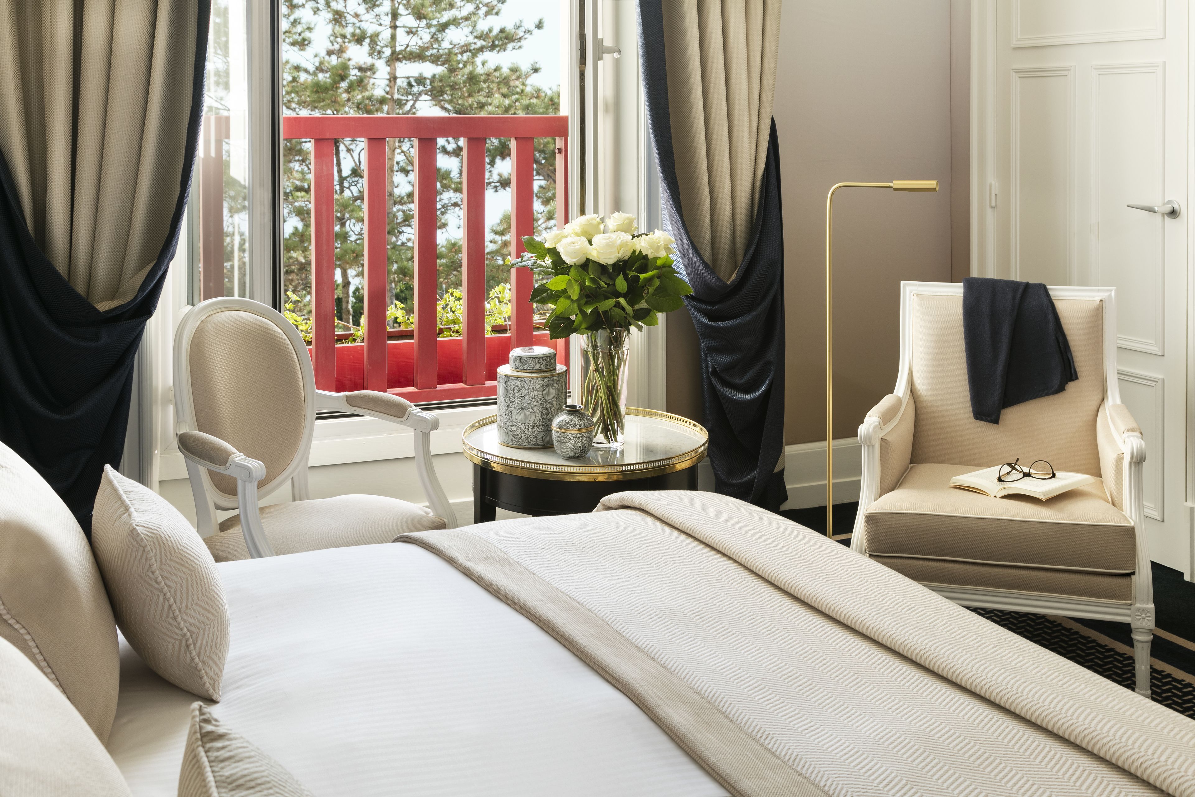 deluxe room, sea view | premium bedding, minibar, in-room safe, desk