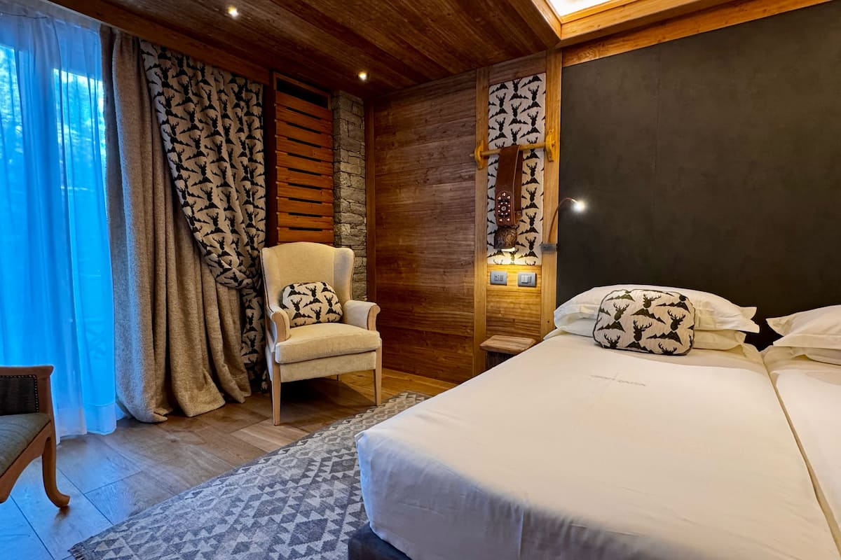 suite des artistes du mont blanc | 1 bedroom, premium bedding, down duvets, memory-foam beds