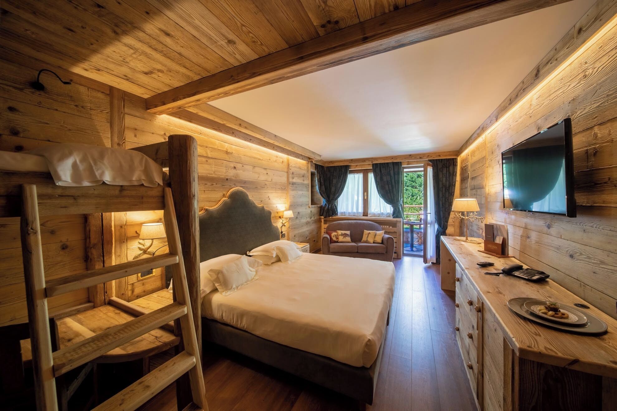 Chambre Exécutive Double ou avec lits jumeaux, piscine privée, vue montagne | Literie de qualité supérieure, couette en duvet d'oie