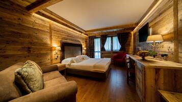 Chambre Exécutive Double ou avec lits jumeaux, piscine privée, vue montagne | Literie de qualité supérieure, couette en duvet d'oie