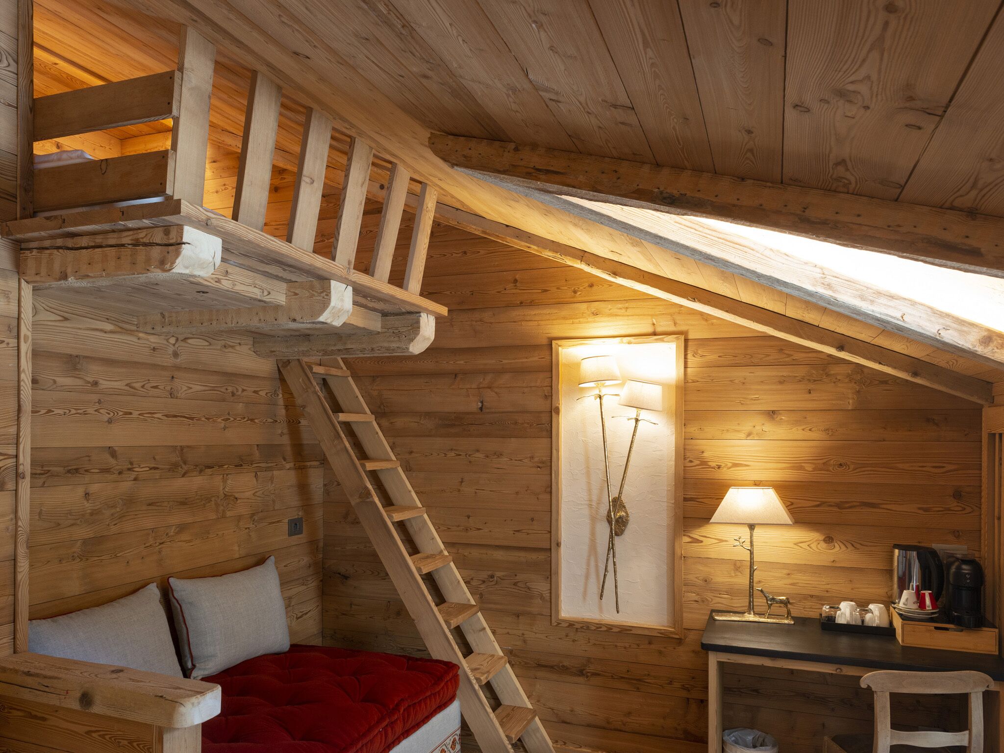 小型复式, 私人游泳池, 山景 | 高档床上用品、羽绒被、记忆海绵床垫、迷你吧