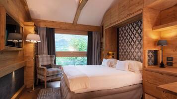 Suite, 2 Bedrooms, Mountain View (des Artistes du Mont Blanc) | Premium bedding, down comforters, memory foam beds, minibar