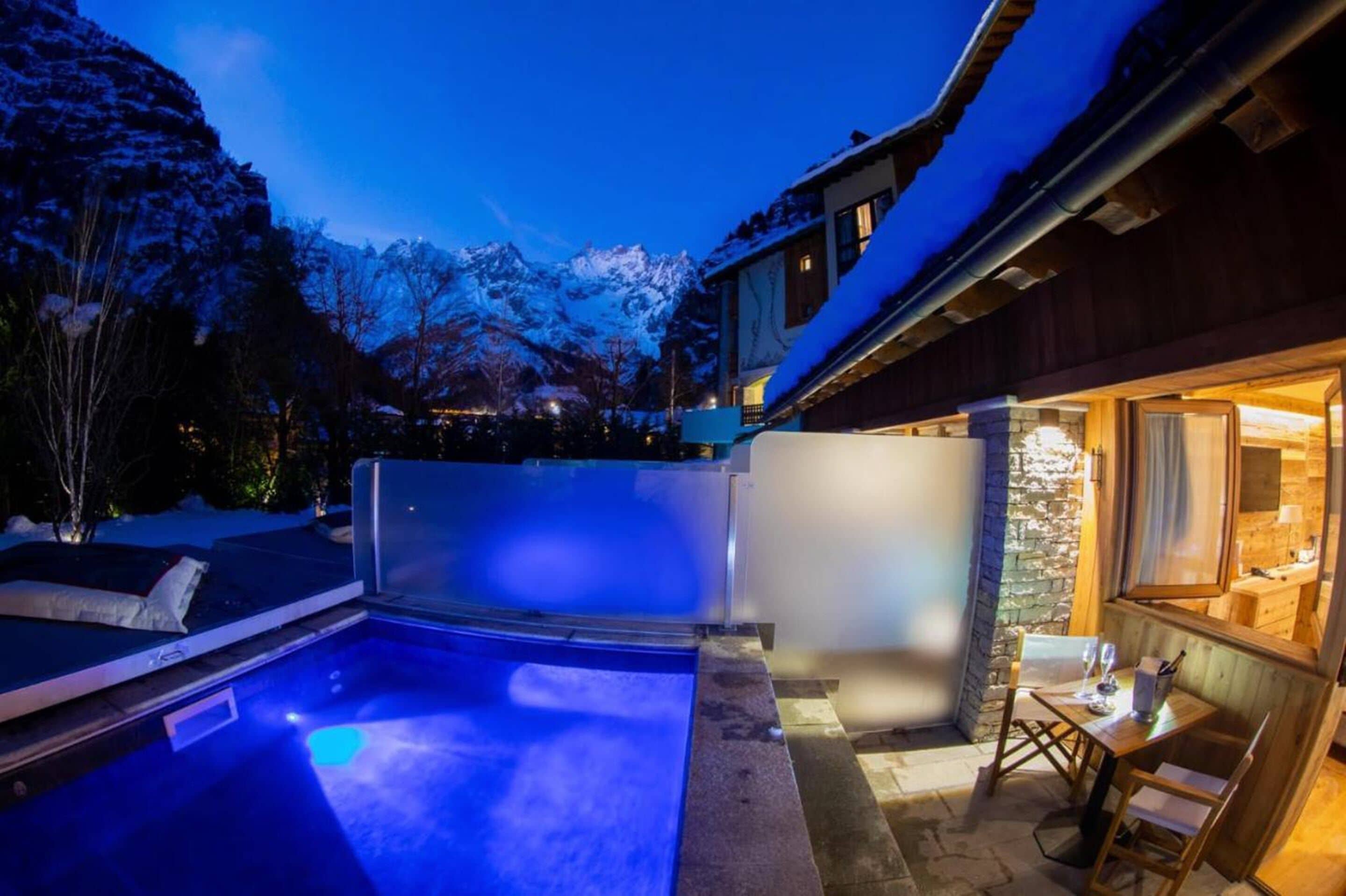 executive room - private mini pool | room amenity