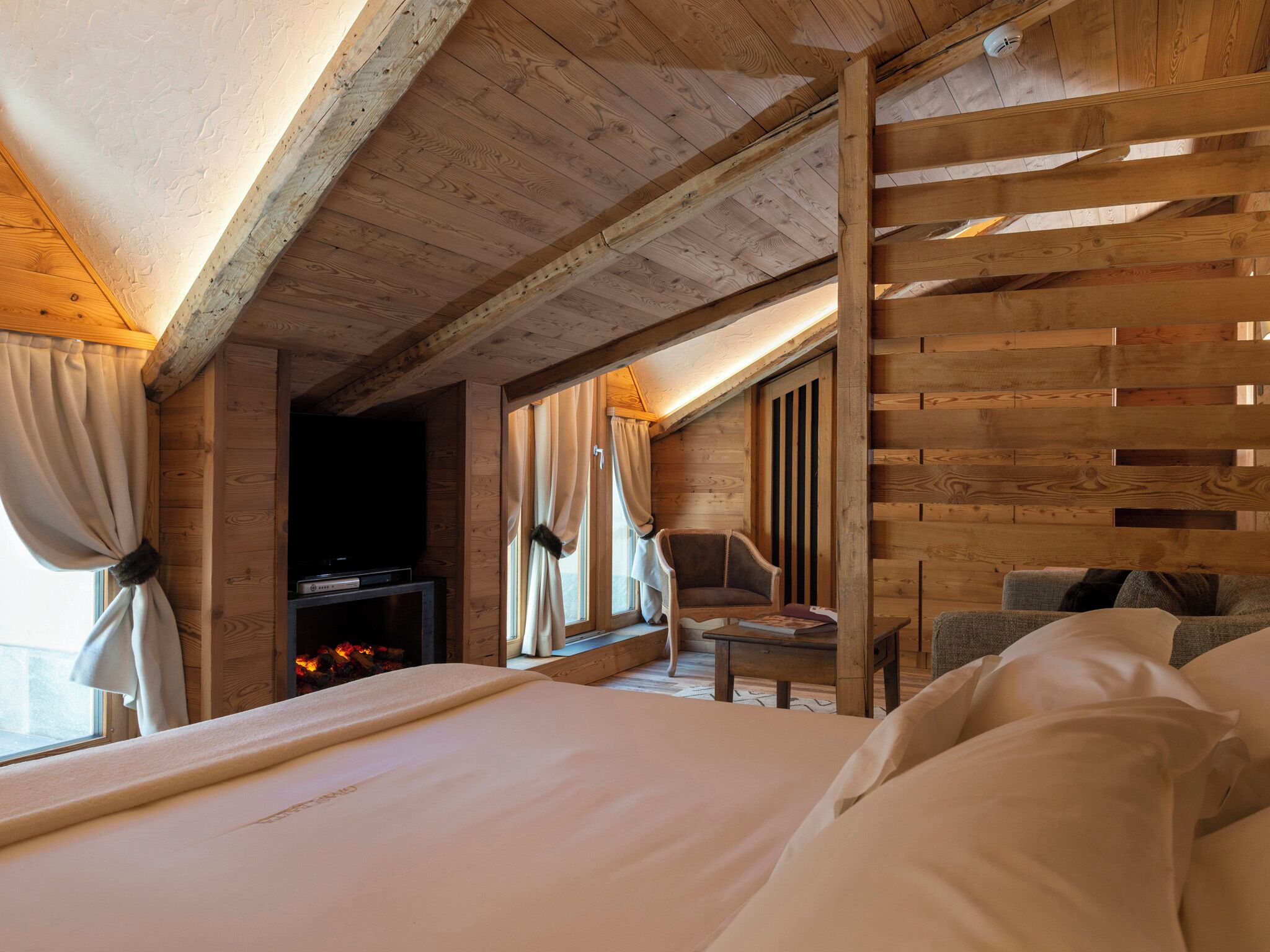 Suíte júnior, sauna seca, vista para a montanha | Roupas de cama premium, edredons de pluma