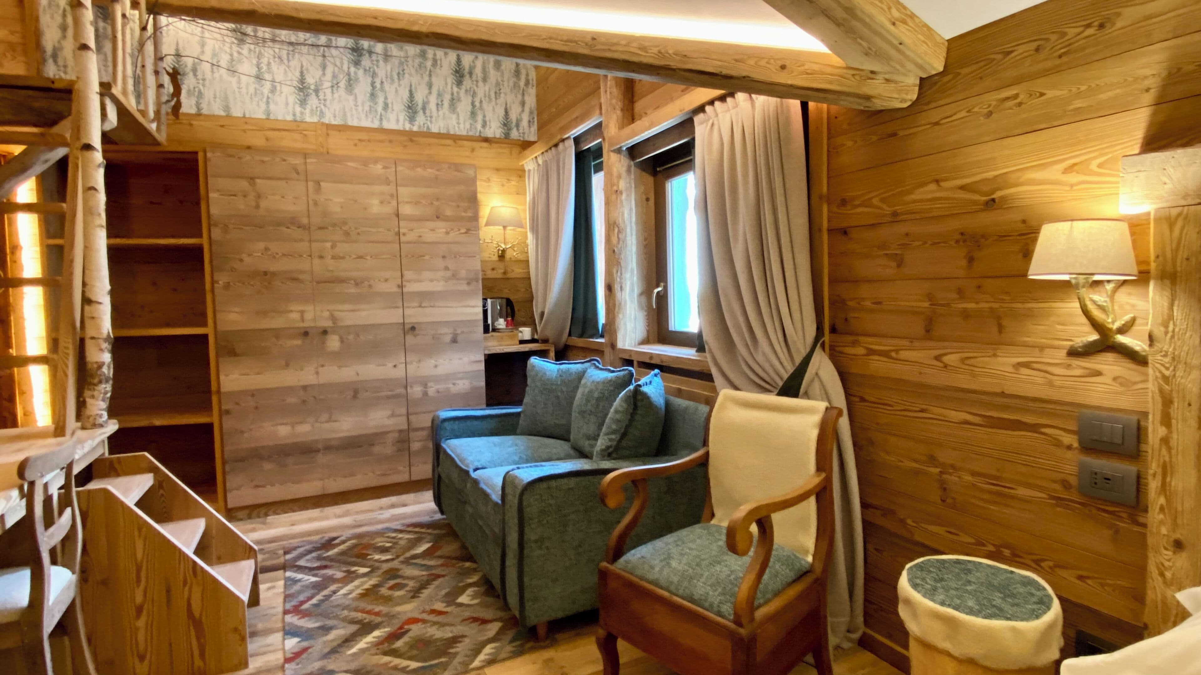 junior suite petit bois | living area | 43-inch flat-screen tv with satellite channels