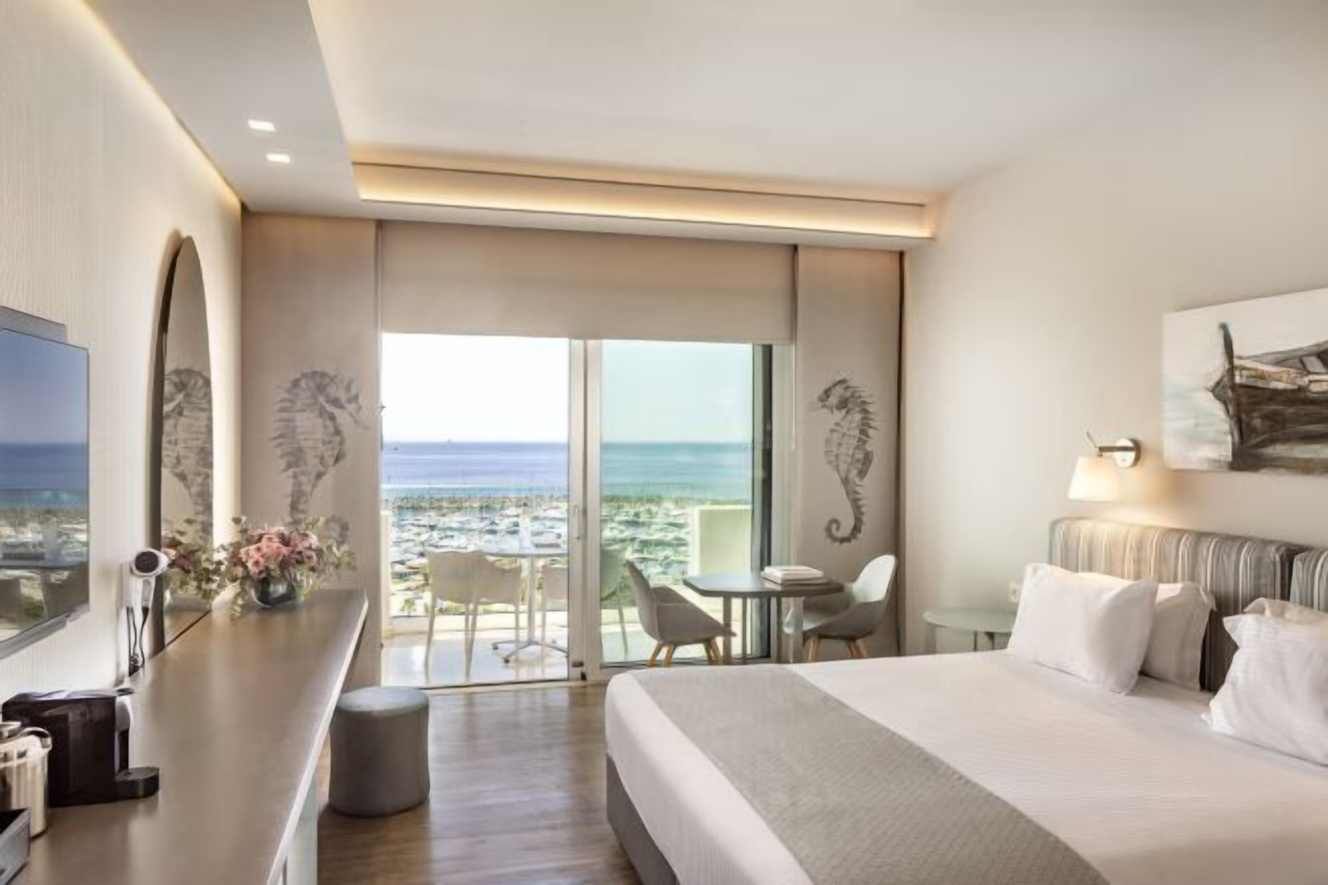 Minibar, két bảo mật tại phòng, bàn, màn/rèm cản sáng 