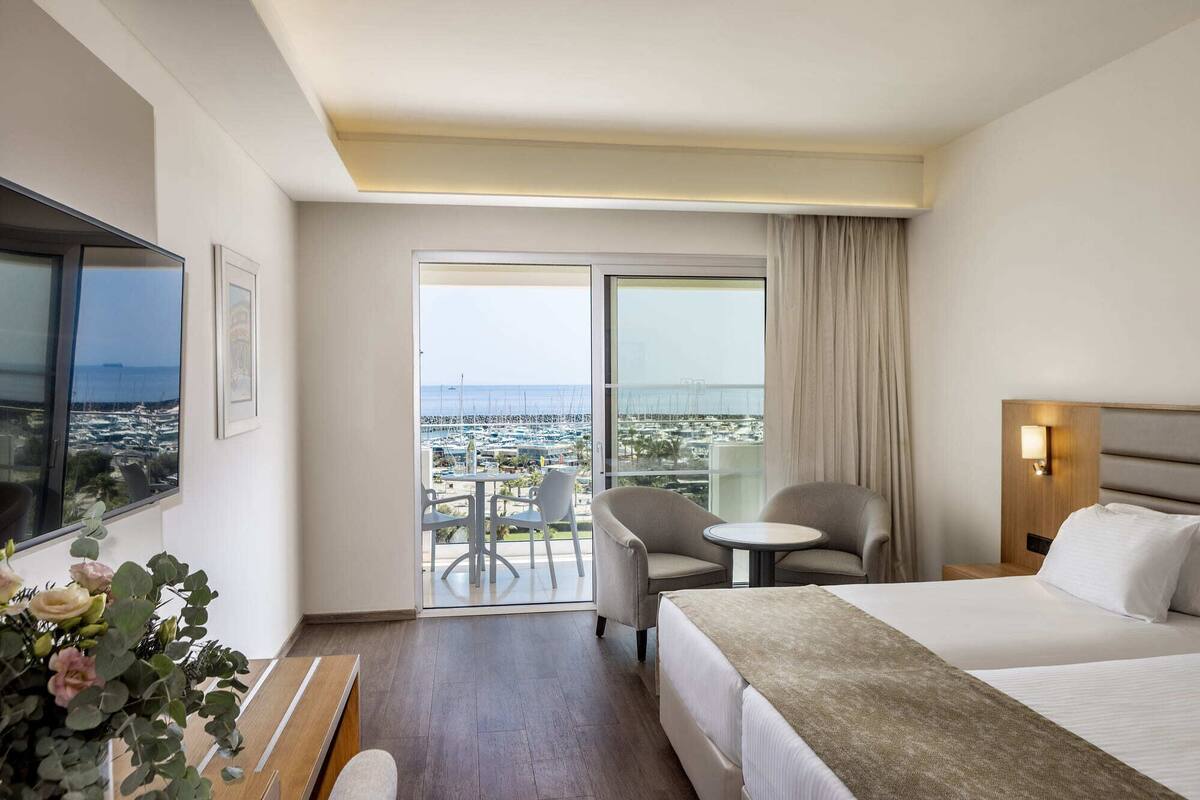 Front Sea & Marina View Room | 迷你吧、客房内保险箱、办公桌、遮光窗帘