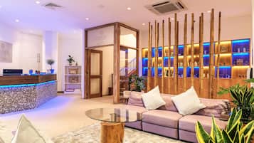 Couples treatment rooms, sauna, hot tub, steam room, body treatments