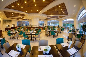Daily full breakfast (EUR 22 per person)