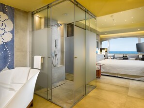 Presidential Suite | Bathroom shower