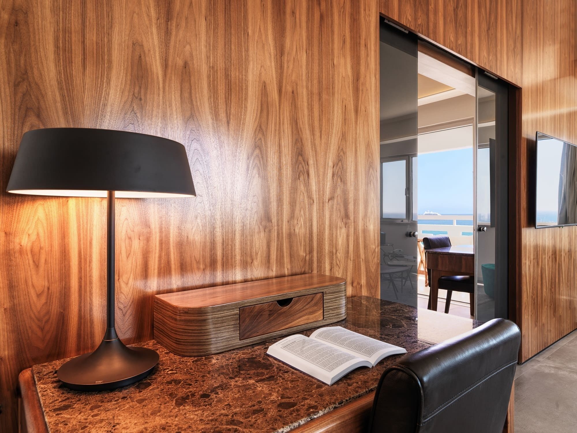 executive suite (admiral) | 1 bedroom, minibar, in-room safe, desk