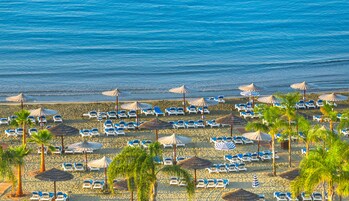 Ubicación a pie de playa, cabañas de playa, tumbonas y sombrillas
