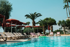 Indoor pool, 2 outdoor pools, pool umbrellas, pool loungers