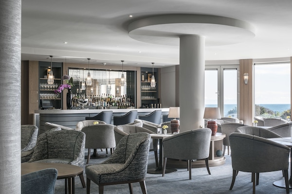 Pub con vistas al jardín (abre todos los días)