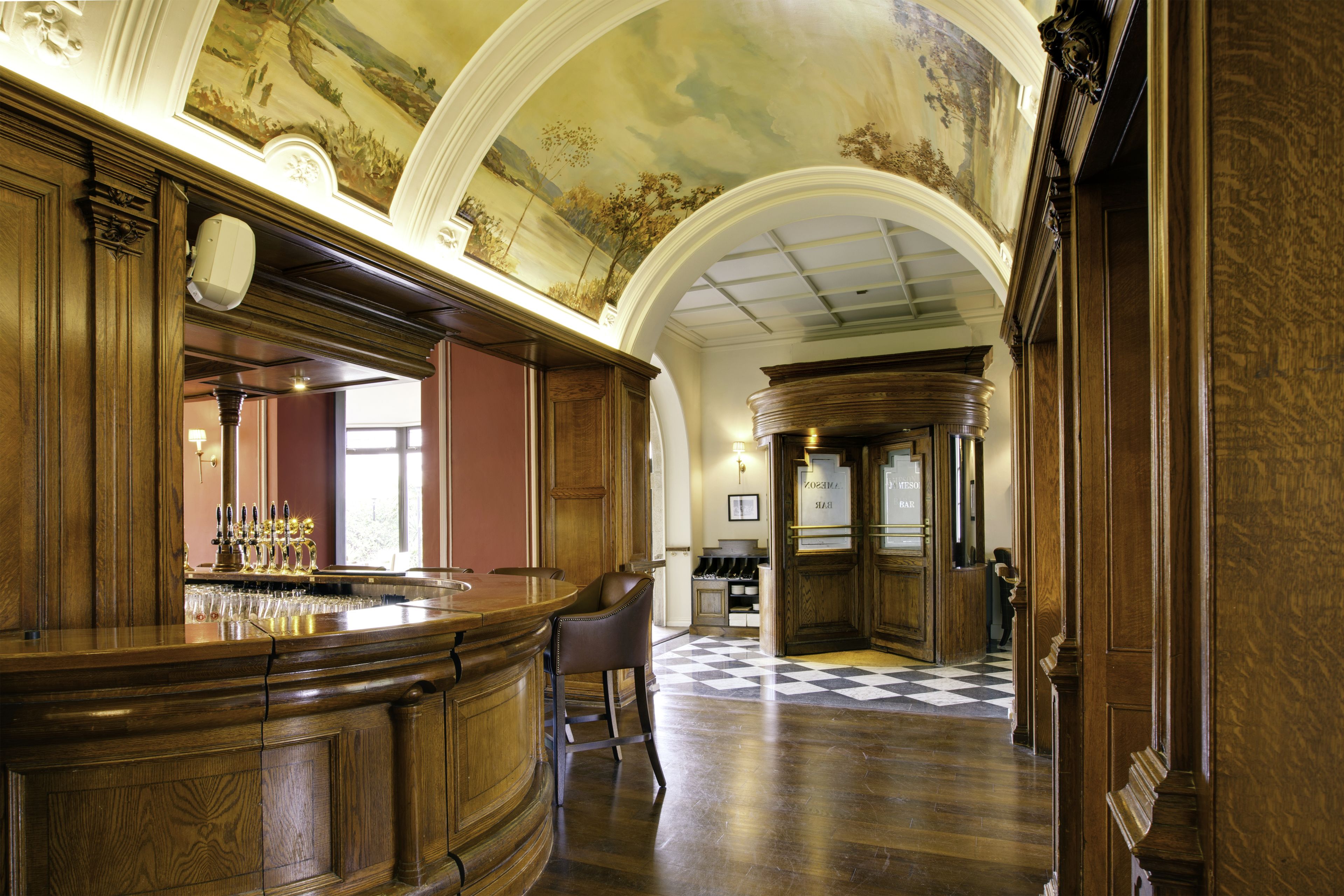 pub, garden views, open daily