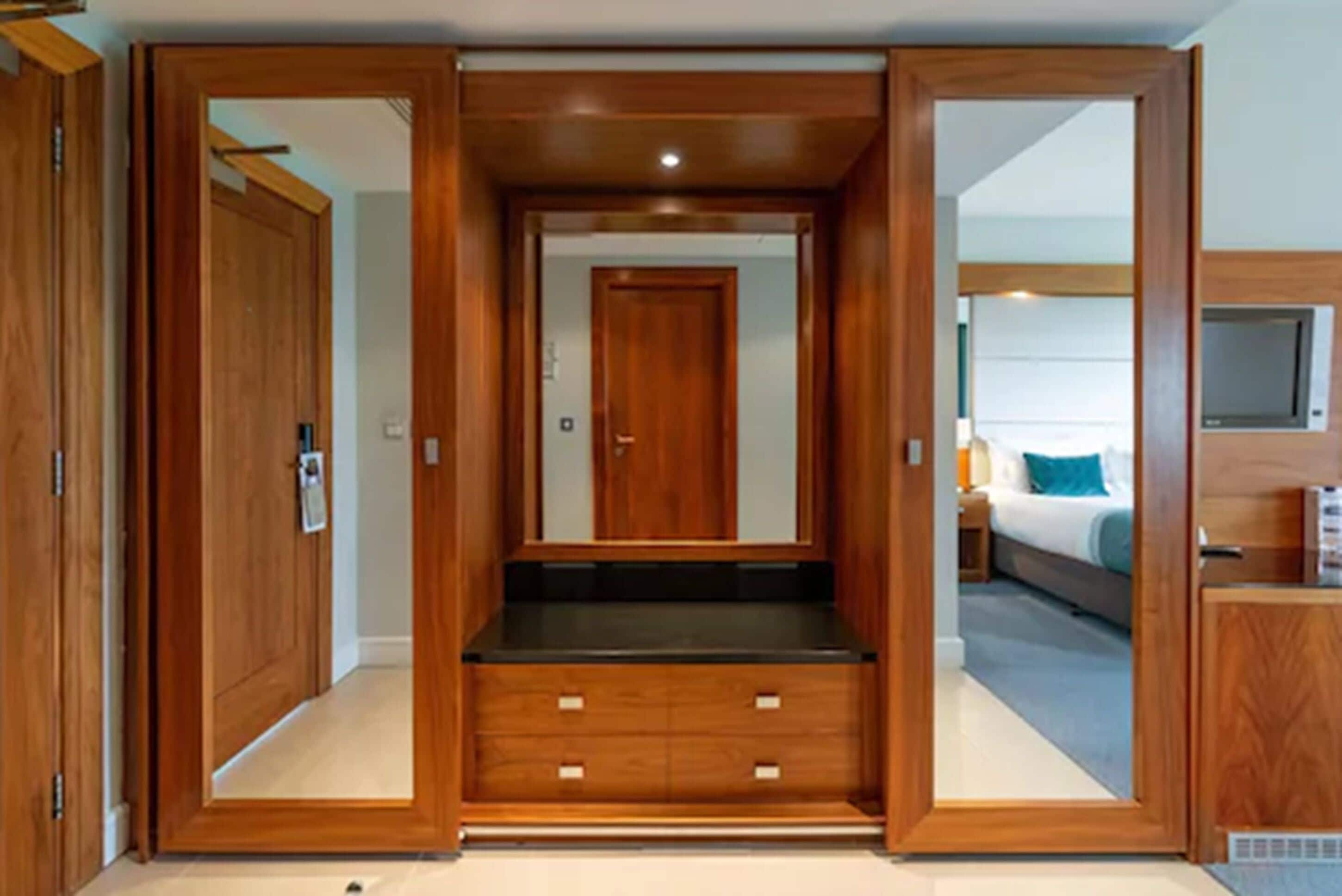 Luxe beddengoed, donsdekens, pillowtop-bedden, een kluis op de kamer