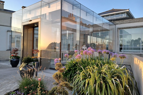 Vista frontal de la propiedad