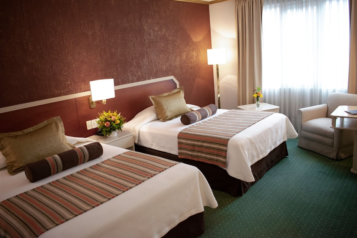 Executive Room Double | Minibar, värdeförvaringsskåp på rummet och skrivbord