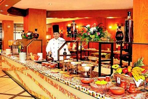 Free daily buffet breakfast