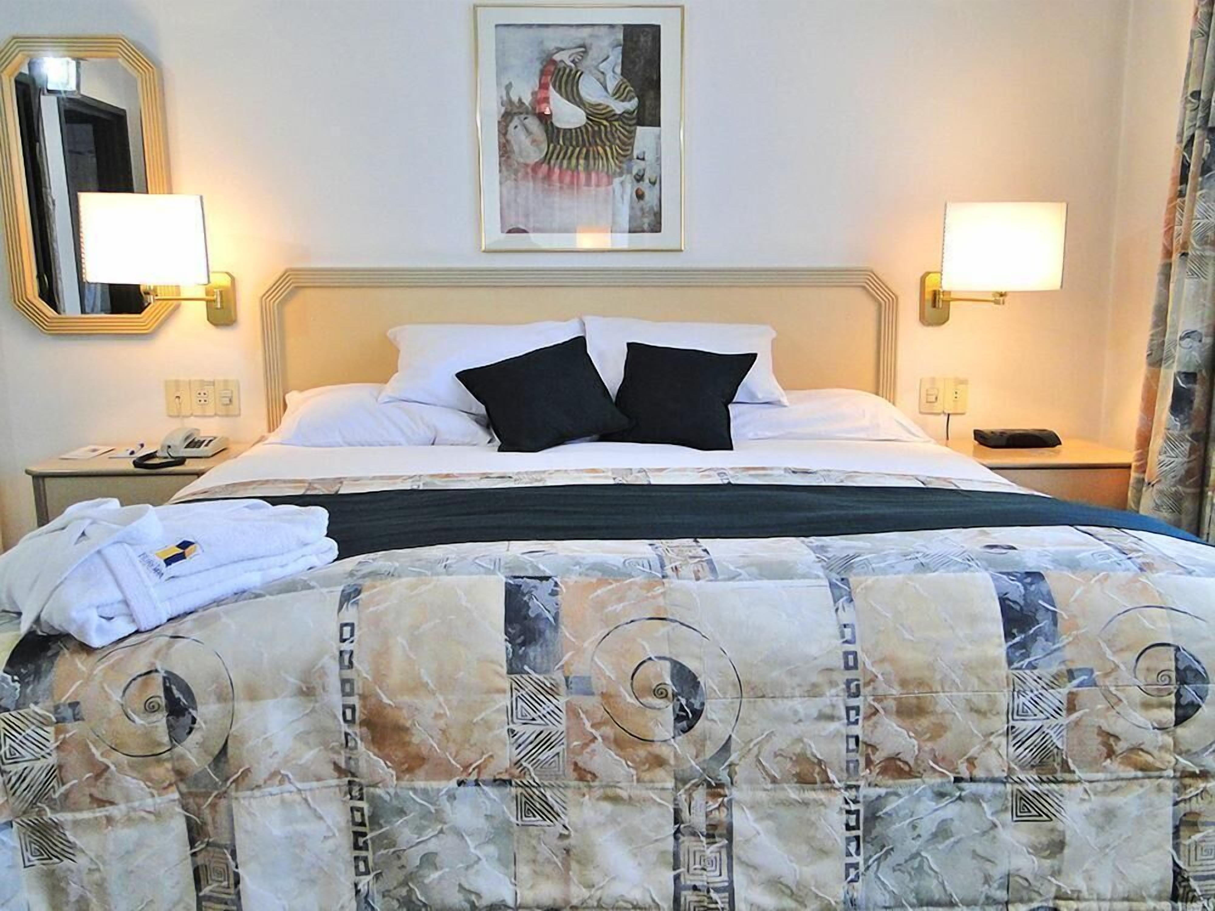 Minibar, coffre-fort, bureau