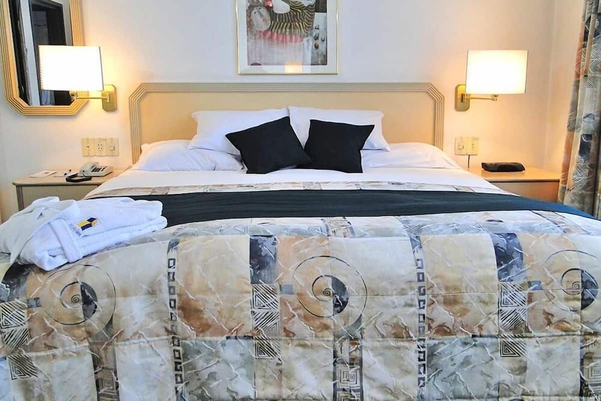 Minibar, coffre-fort, bureau