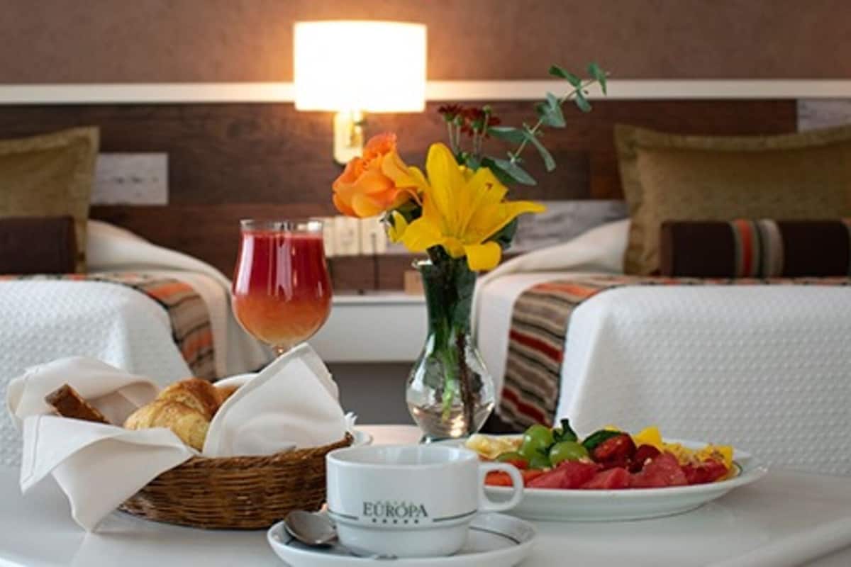 Executive Room Double | Minibar, värdeförvaringsskåp på rummet och skrivbord