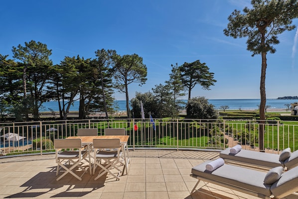 Sea Terrace Prestige Suite | Terrace/patio
