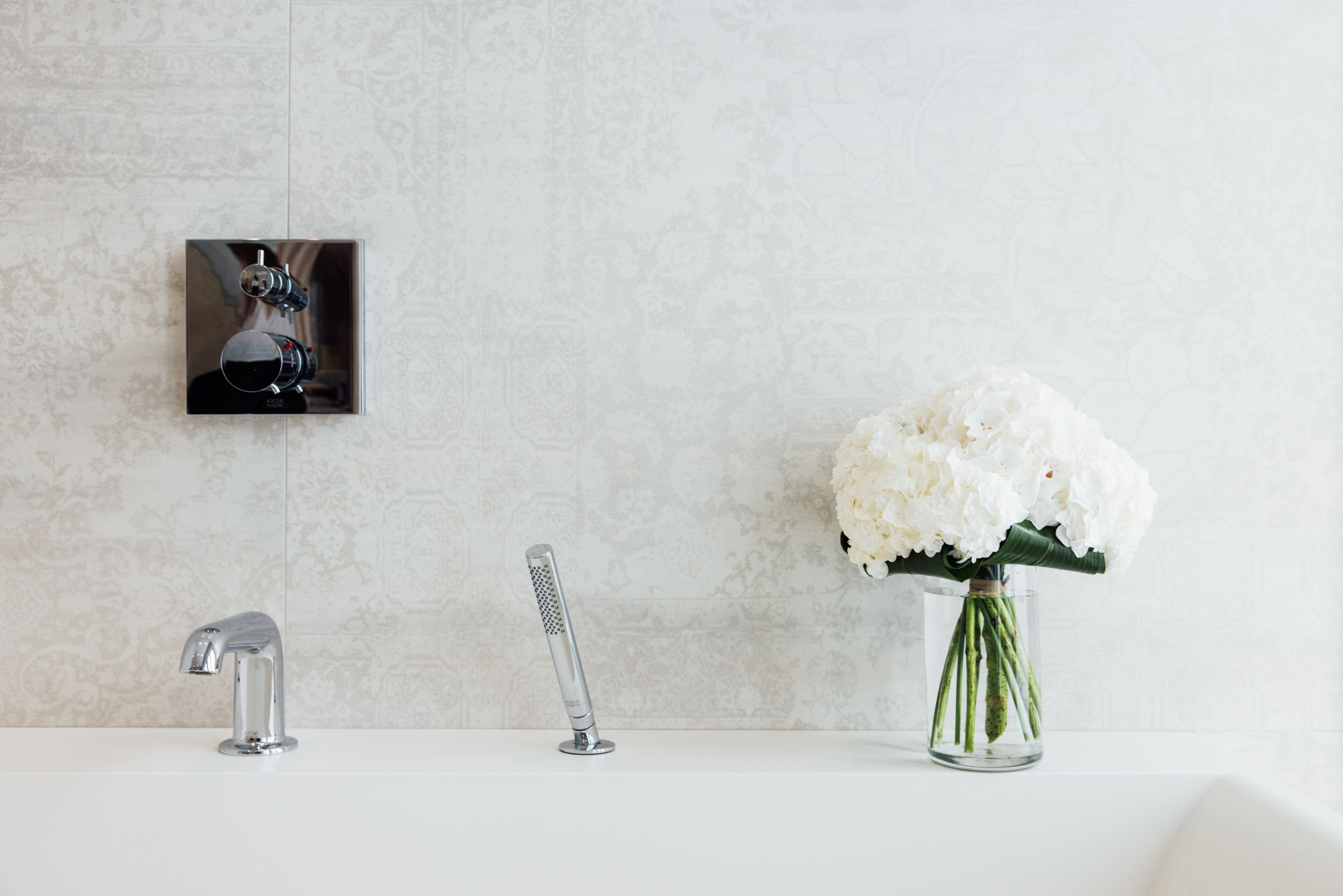 Amenidades de baño gratuitas, secadora de cabello, batas, pantuflas 