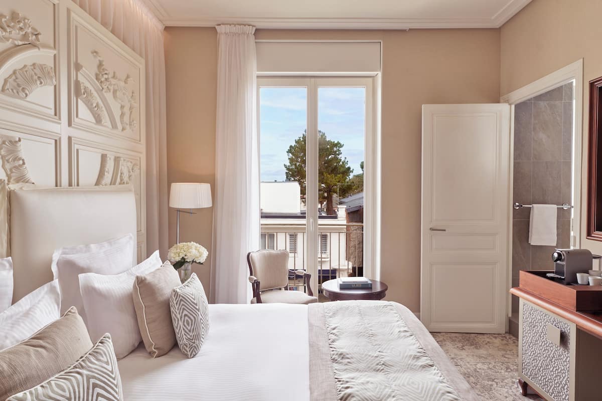 superior room, 1 double bed, city view | minibar, in-room safe, desk, blackout curtains