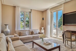 Sea Terrace Prestige Suite | Living area