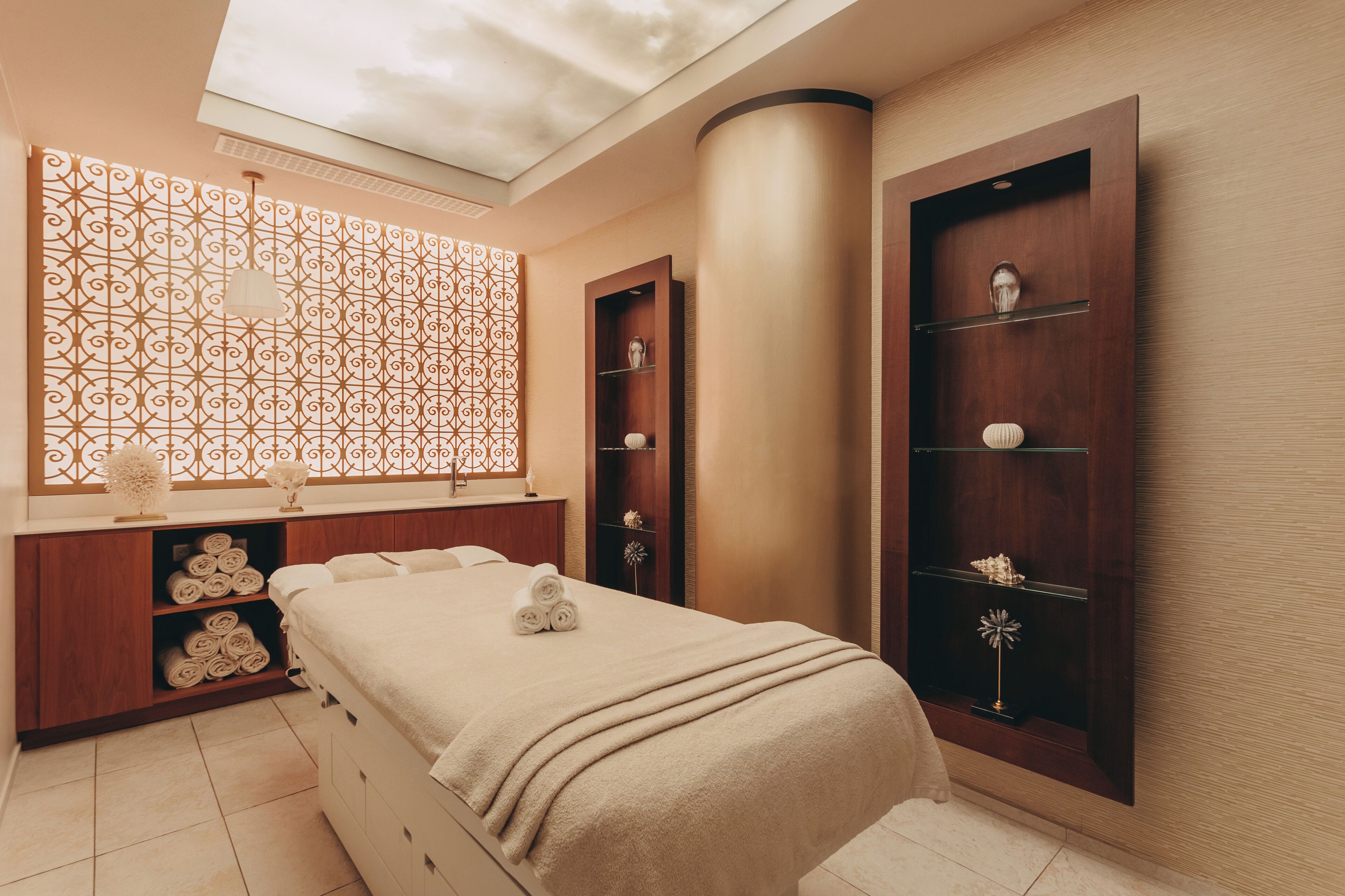 Sauna, höyrysauna, vartalohoitoja, vartalokääreitä, vartalon kuorintoja