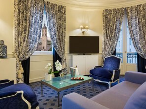 Suite junior, 1 cama matrimonial, vista a la ciudad (Circular) | Ropa de cama de alta calidad y minibar 