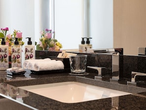 Junior Suite, 1 Double Bed, City View - Le Royal Hotel Lyon - MGallery Collection (Lyon)
