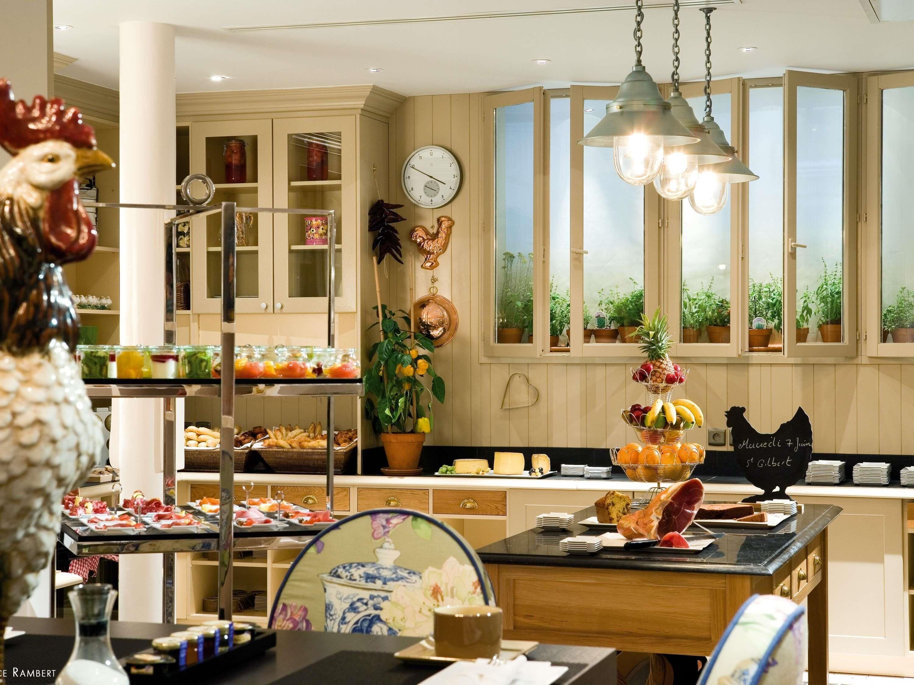 Petit déjeuner buffet servi tous les jours en supplément