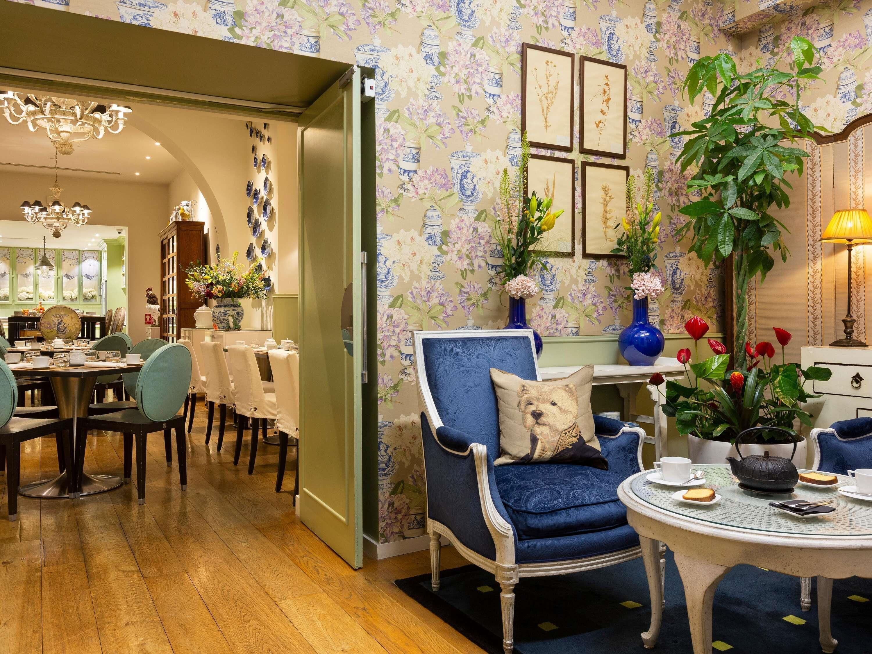 بوفيه فطور يوميًا بتكلفة قدرها (27 EUR للشخص)