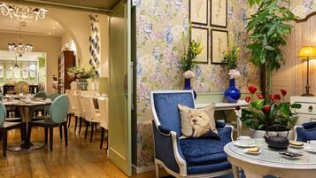 ุจูููู ูุทูุฑ ููู
ููุง ุจุชูููุฉ ูุฏุฑูุง (27 EUR ููุดุฎุต)