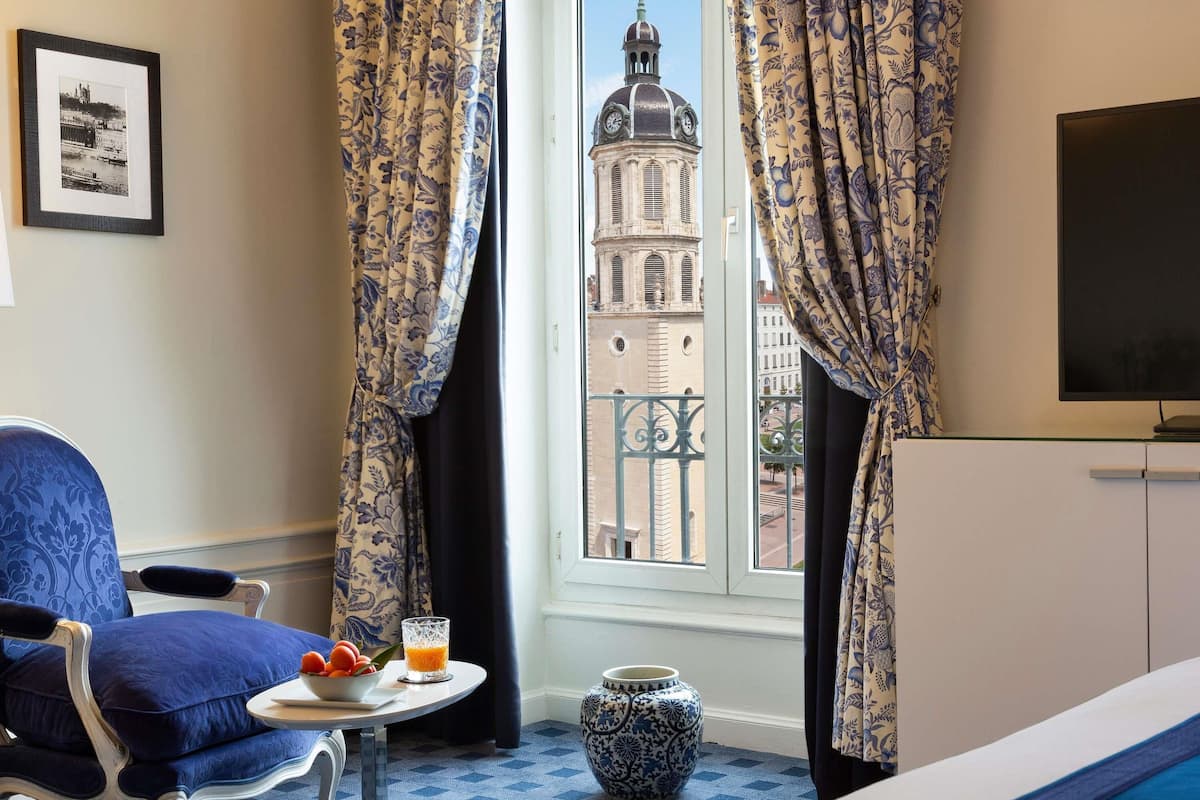 Superior Room, 1 Double Bed, City View | Premium bedding, minibar, in-room safe, desk