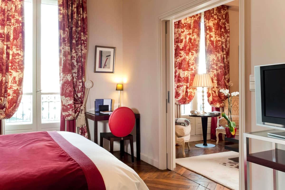 Junior Suite, 1 Double Bed, City View | Premium bedding, minibar, in-room safe, desk
