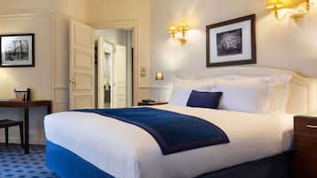 Junior suite, 1 tweepersoonsbed, uitzicht op de stad (Circular) | Luxe beddengoed, een minibar, een kluis op de kamer, een bureau
