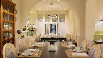 Petit déjeuner buffet servi tous les jours en supplément