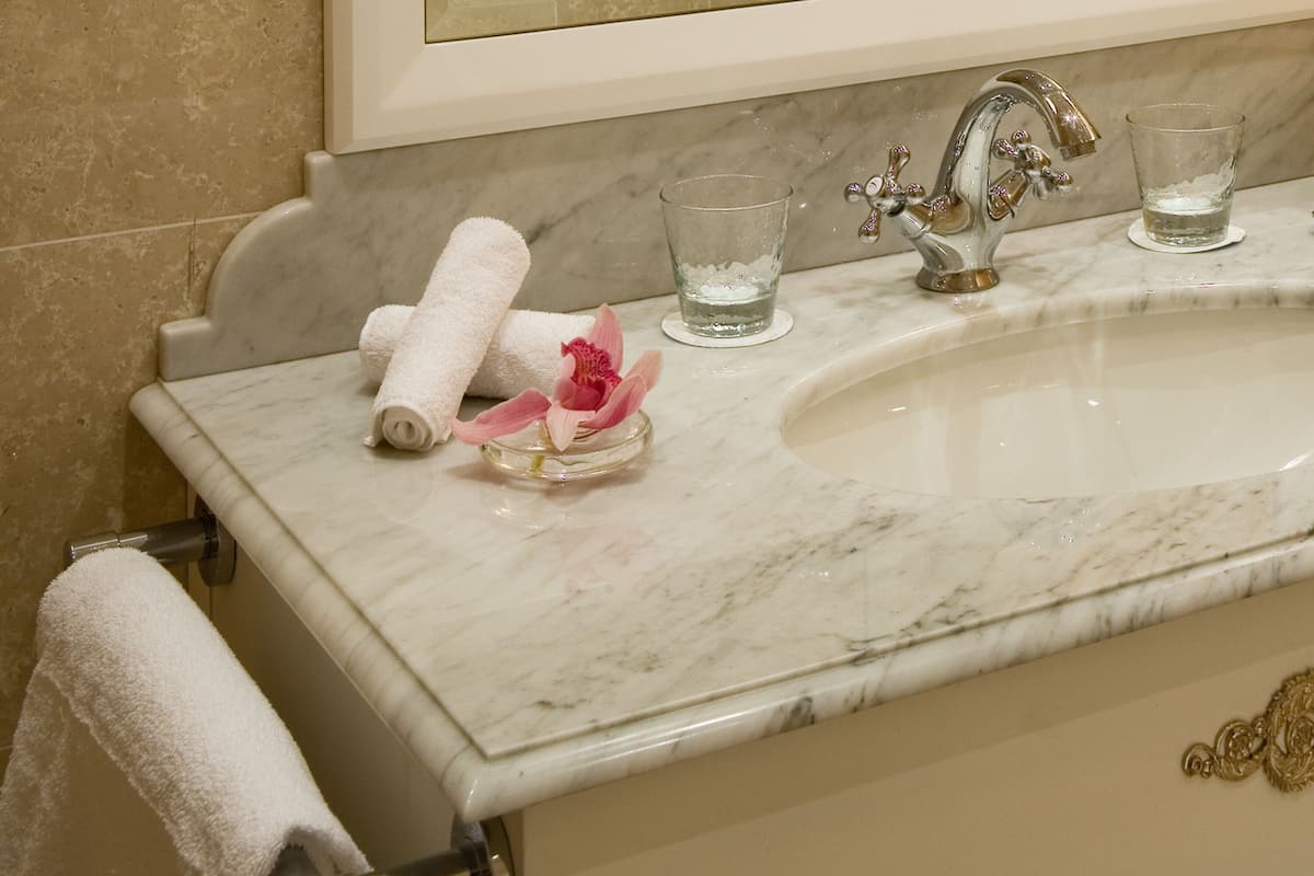 Articles de toilette écologiques, sÚche-cheveux, peignoirs, chaussons