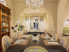 Colazione a buffet a pagamento, servita tutte le mattine 