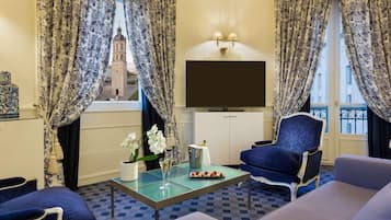 Junior Suite, 1 Double Bed, City View (Circular)