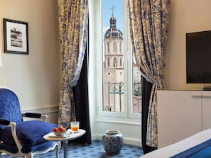 Hochwertige Bettwaren, Minibar, Zimmersafe, Schreibtisch